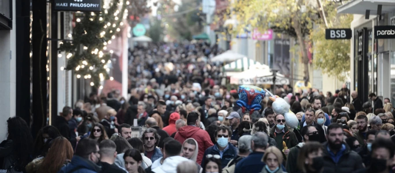 «Πλημμύρισε» από κόσμο η Ερμού - Οι καταναλωτές «ξεχύθηκαν» στους δρόμους εκμεταλλευόμενοι τον καλό καιρό (φώτο)
